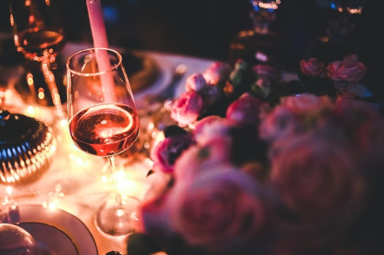 Velkomstdrink med rosévin opskrift